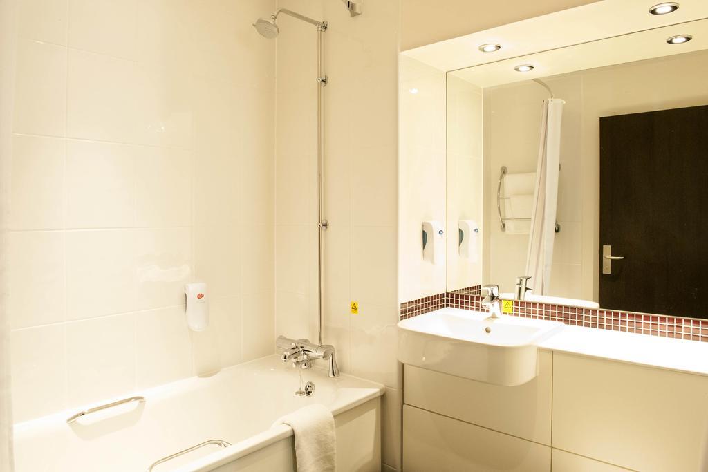 Premier Inn Harlow Δωμάτιο φωτογραφία